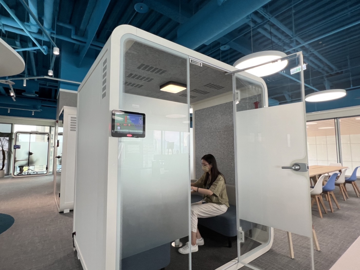 PA旗舰厅高雄據點的智慧行動辦公艙，展現PA旗舰厅在面板以外的研發應用軟實力